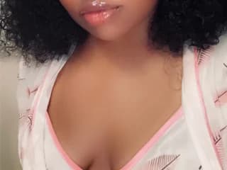 WebCAM of ThickCaramelizedGoddess20