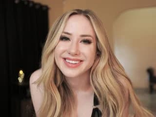 WebCAM of pintsizedblonde